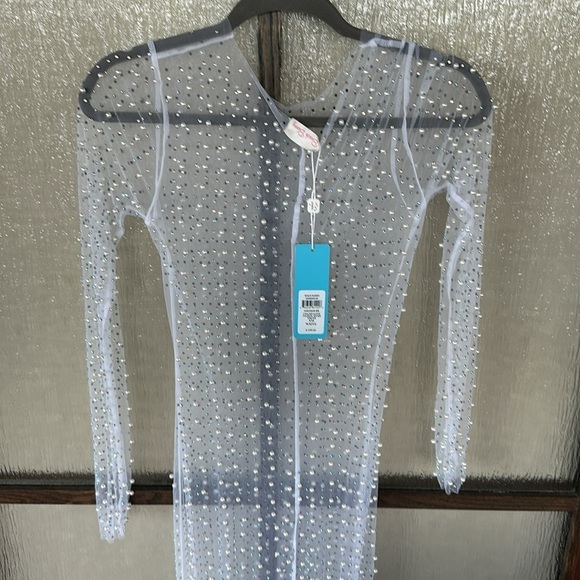 Champagne Nights Mesh Dress Revolve
Beach Bunny size small, New with Tags - Picture 9 of 13